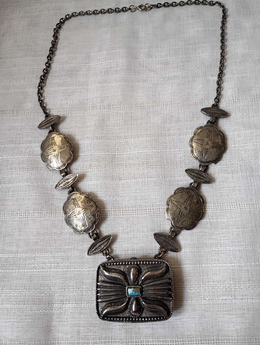 Estee Lauder Southwest Style Silver Tone Youth Dew Solid Perfume Necklace Conch